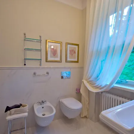 Sleeps 10 Pool Air Con Wifi * Μπαβένο