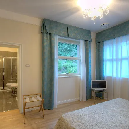 Sleeps 10 Pool Air Con Wifi * Μπαβένο