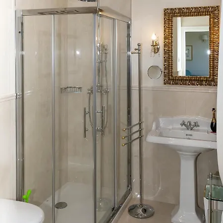 Sleeps 10 Pool Air Con Wifi Μπαβένο