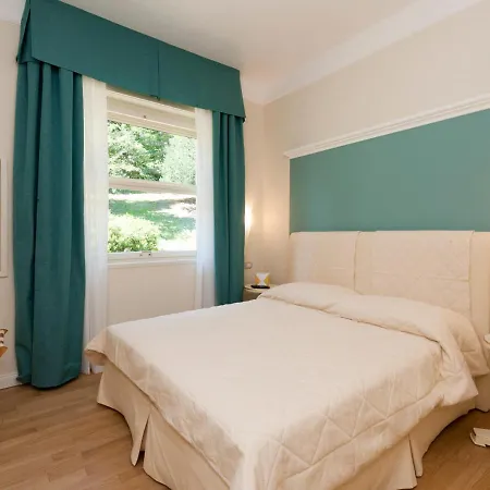 Βίλα Sleeps 10 Pool Air Con Wifi Μπαβένο